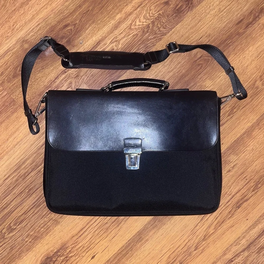 Tumi Townhouse 24230D Broadley Document Black/Brown Leather Briefcase